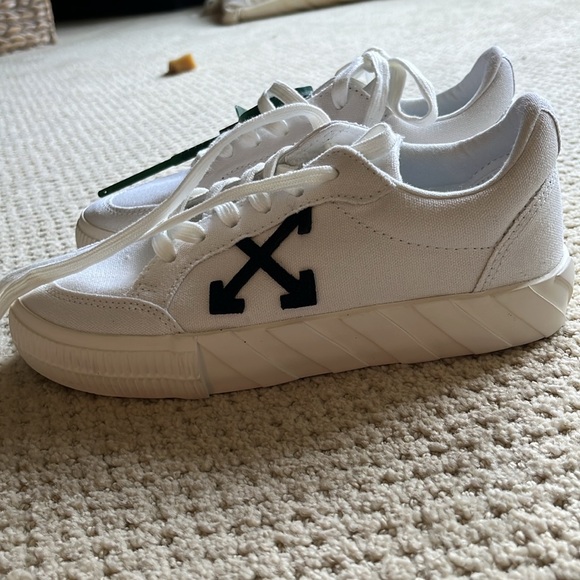 MUST SELL OFF WHITE white low vulcanized canvas black white - Picture 10 of 14